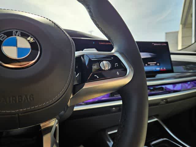 Used 2025 BMW 760i xDrive w/ Premium Package image 26