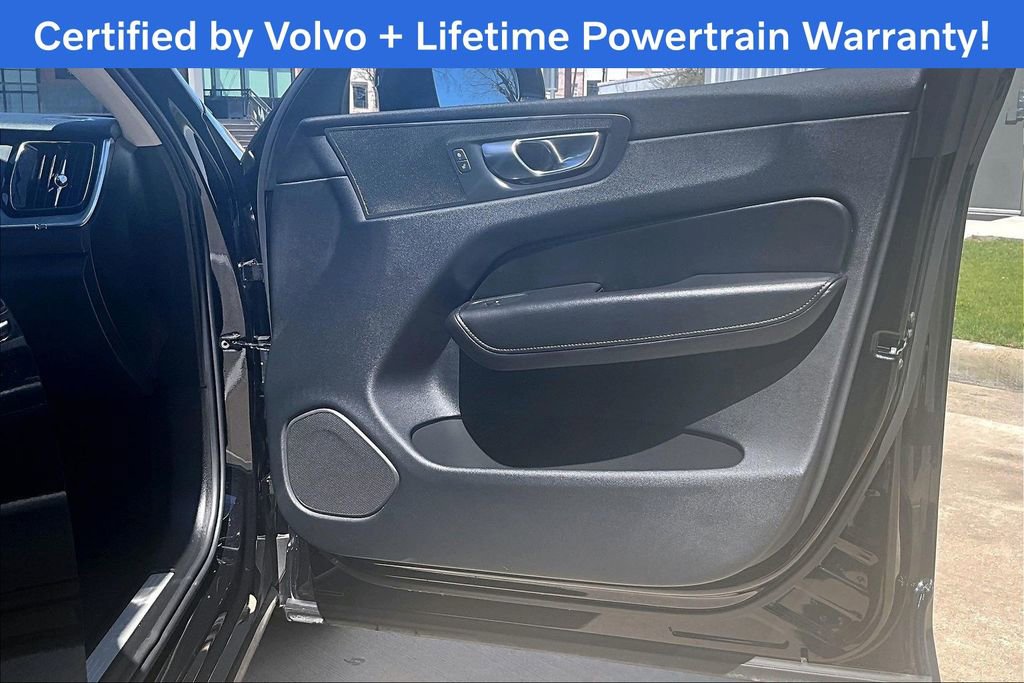 Used 2025 Volvo XC60 B5 Plus image 25
