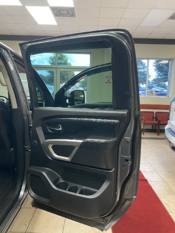 Used 2017 Nissan Titan PRO-4X w/ Pro-4x Convenience Package AWD/4WD image 17