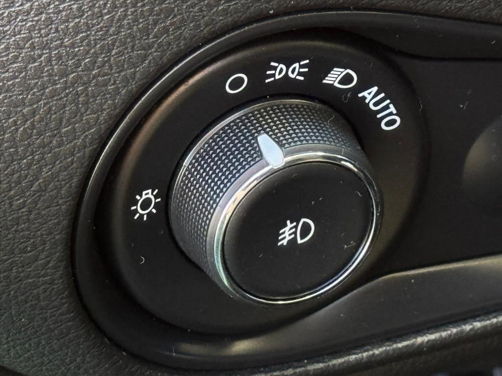 Used 2018 Jeep Renegade Sport w/ Power & Air Group image 13