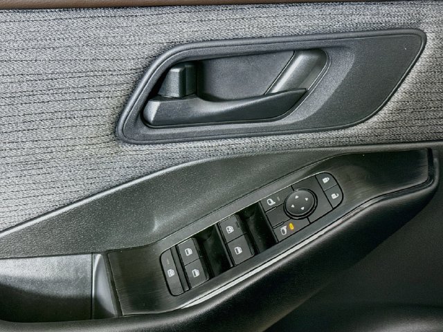 Used 2023 Nissan Rogue S FWD image 23