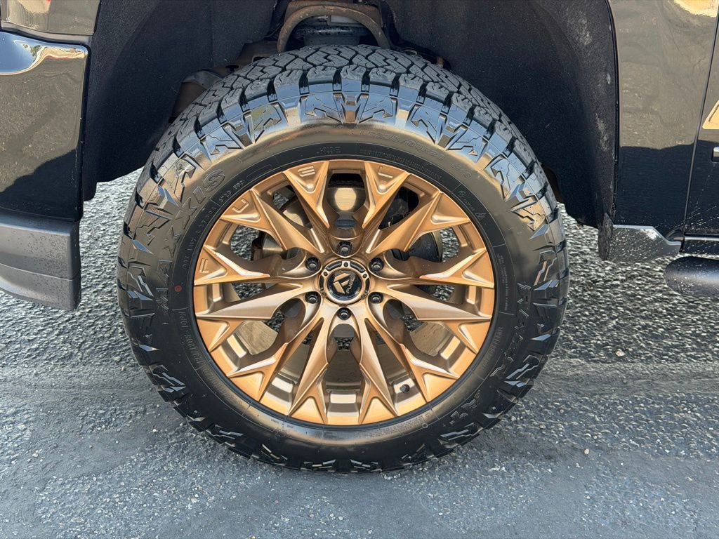 Used 2018 Chevrolet Silverado 1500 LT w/ All Star Edition AWD/4WD image 10