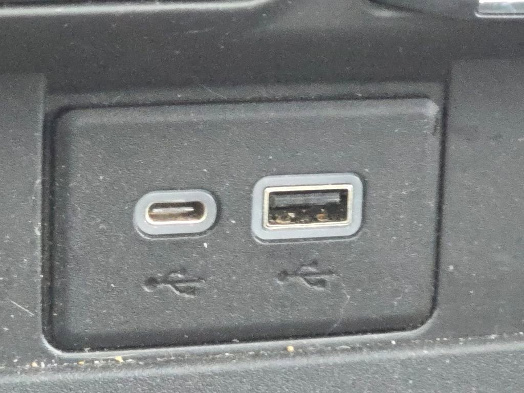 Used 2021 GMC Yukon XL SLT w/ Rear Media and Nav Package image 33