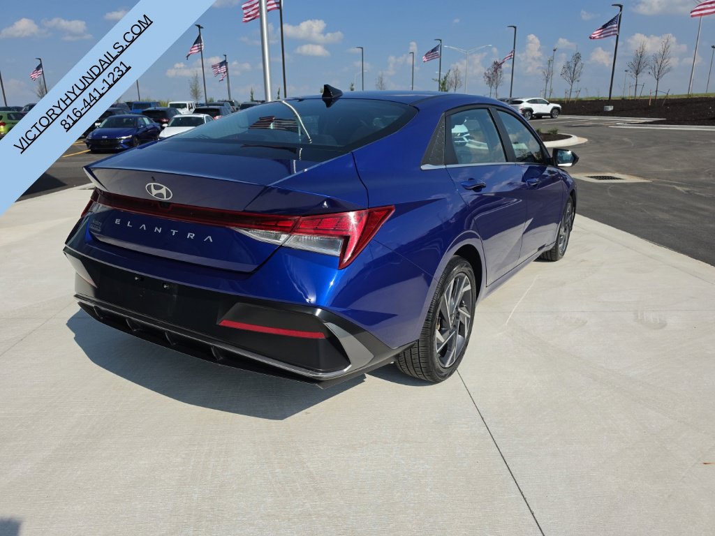 Used 2025 Hyundai Elantra SEL FWD image 5