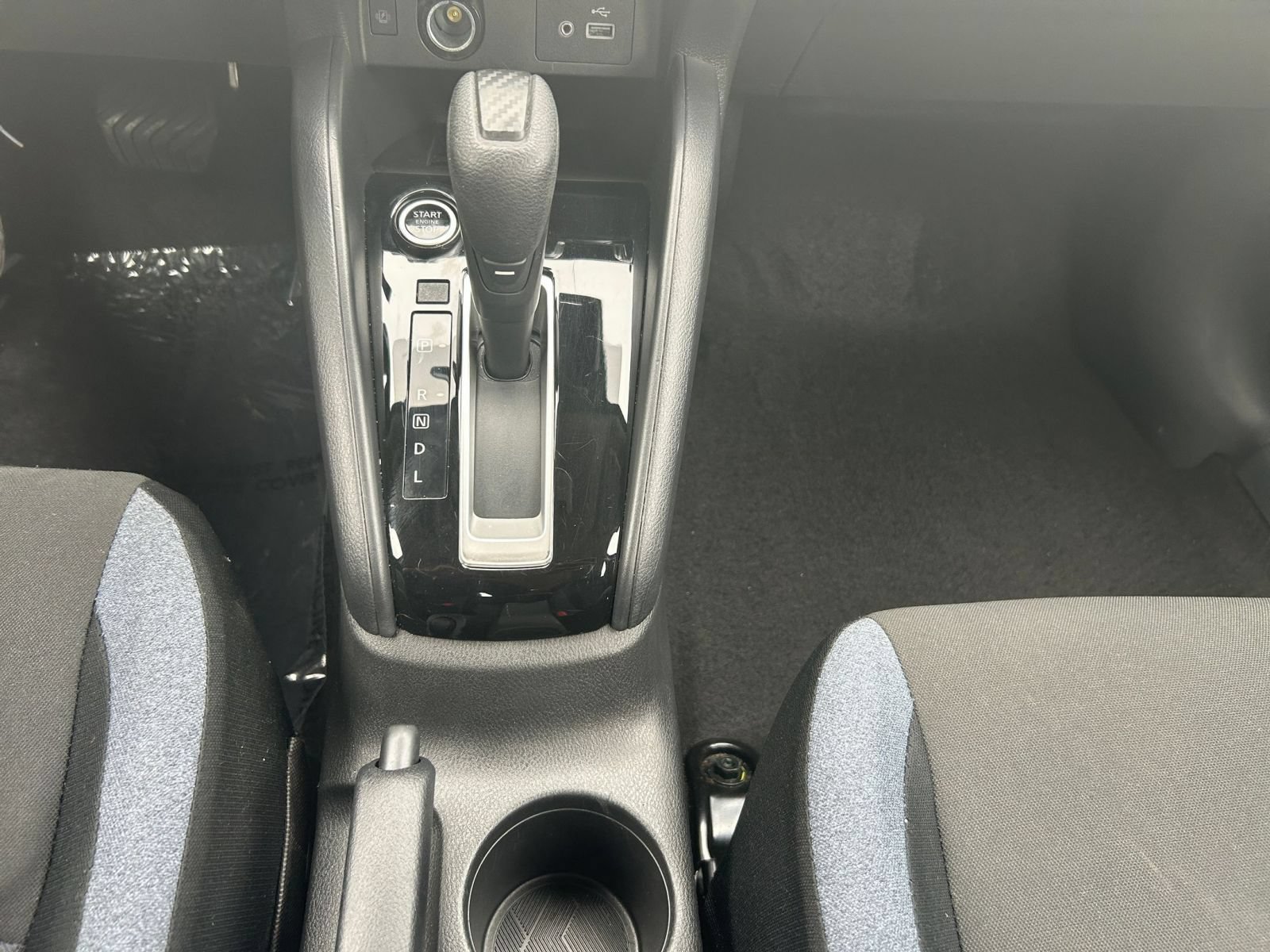Used 2025 Nissan Versa SV FWD image 31