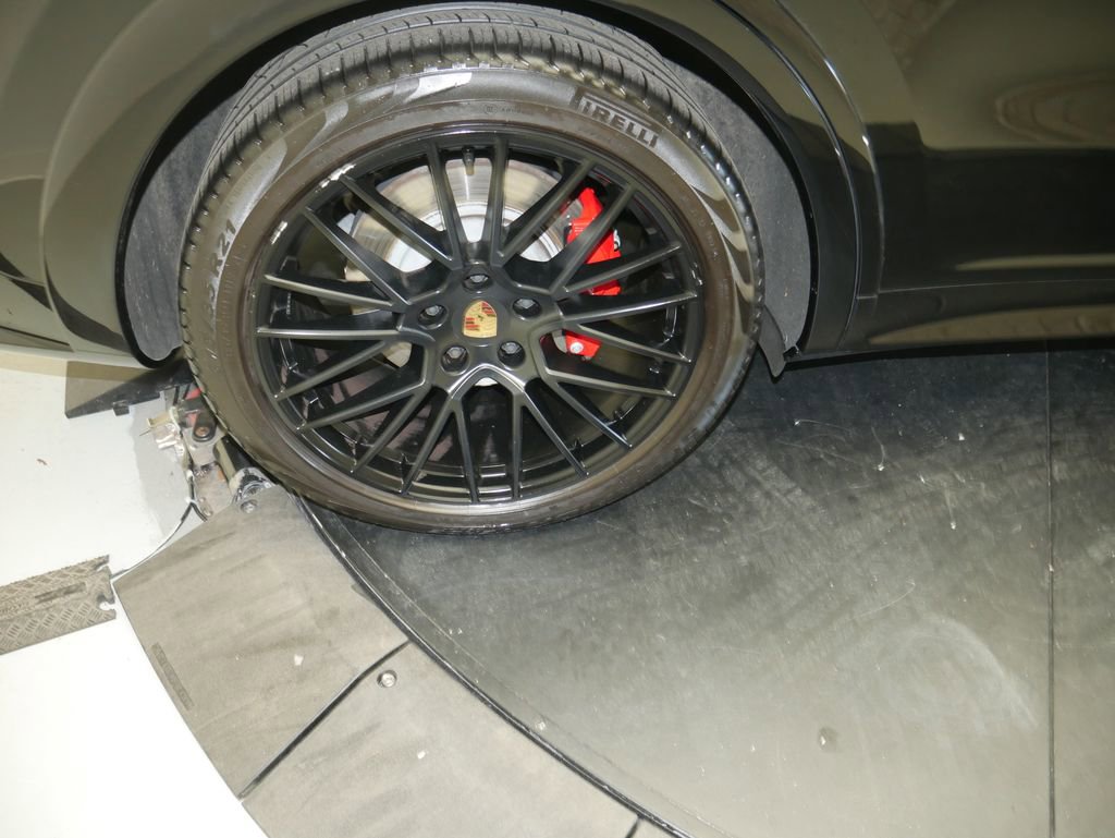 Certified 2023 Porsche Cayenne GTS AWD/4WD image 17