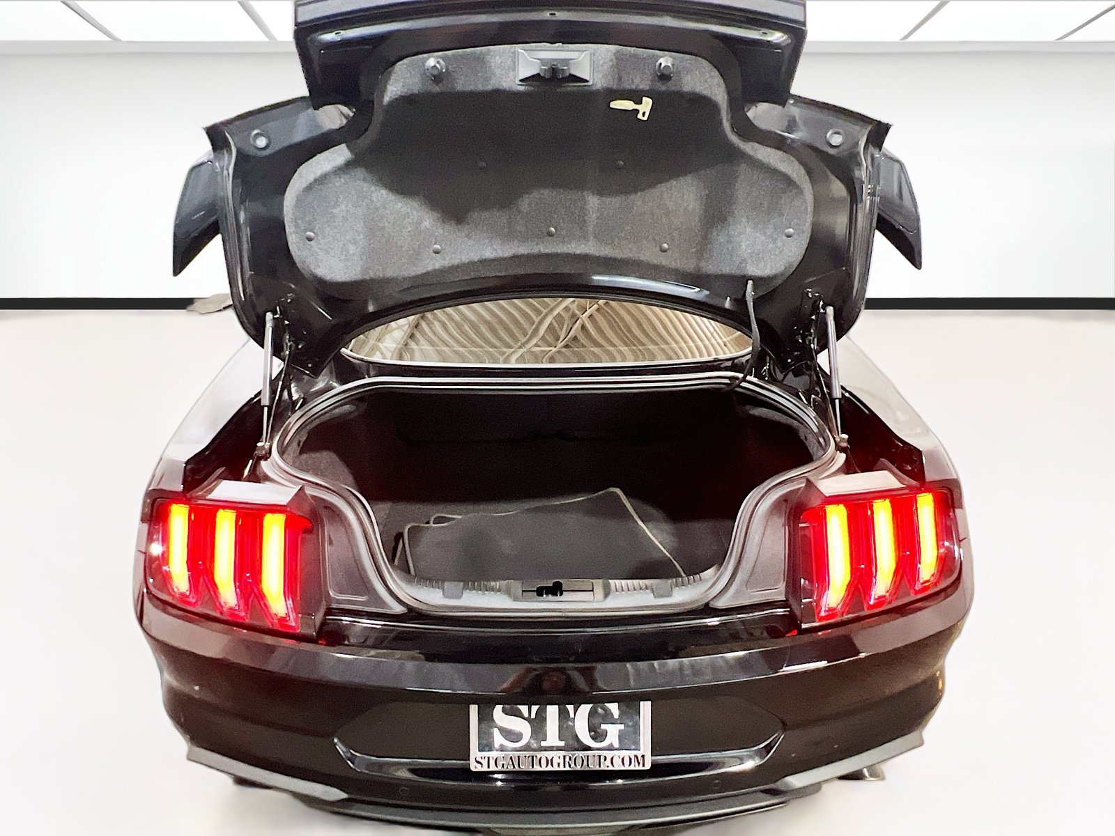 Used 2022 Ford Mustang Premium w/ Equipment Group 201A RWD image 18