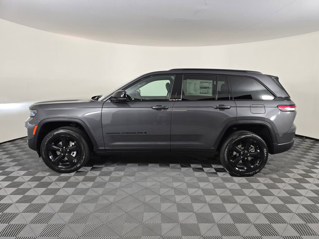 New 2025 Jeep Grand Cherokee Altitude image 7