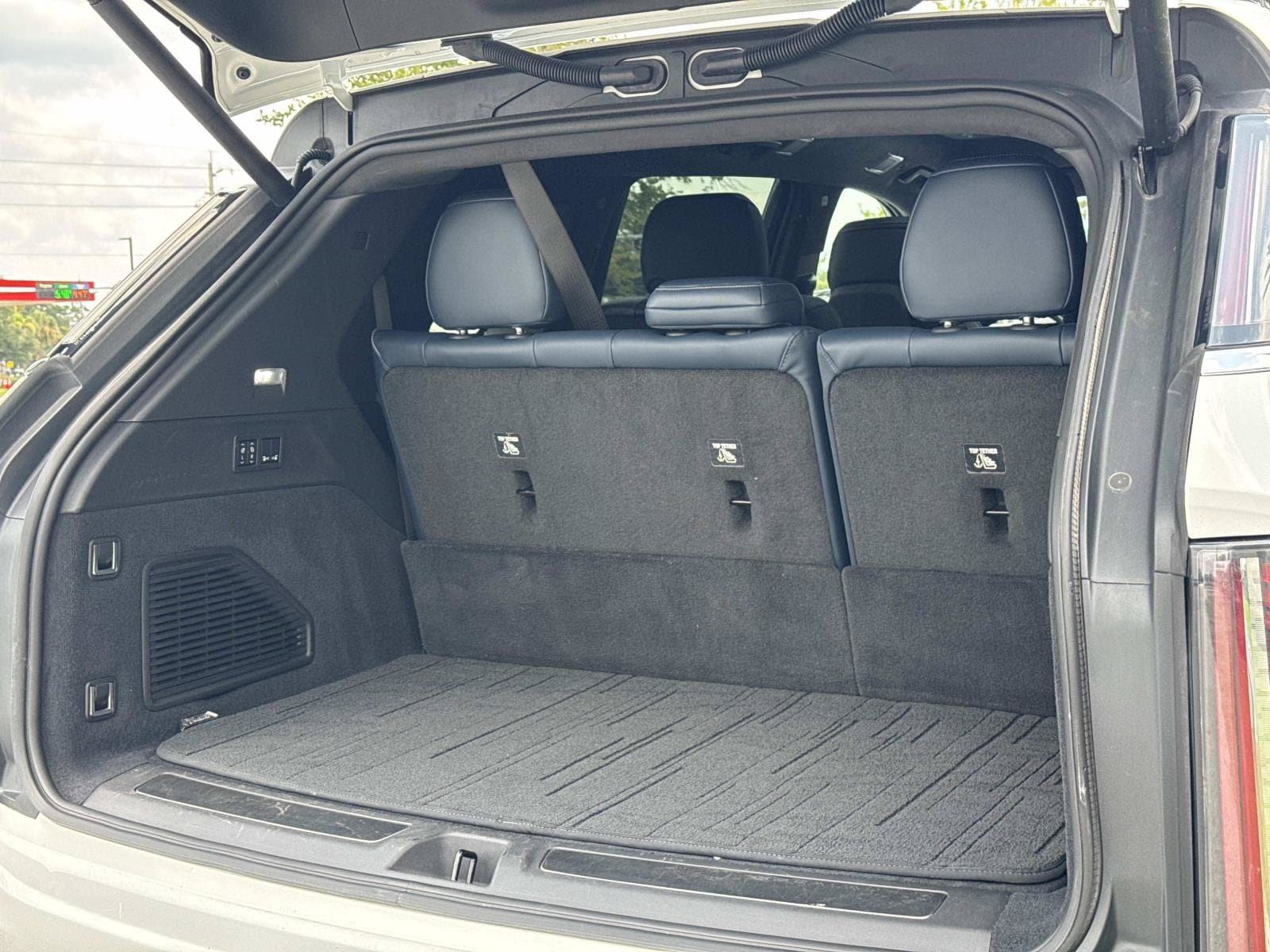 Certified 2025 Cadillac Escalade IQ Luxury 2 w/ LPO, Premium Carpet Package AWD/4WD image 28