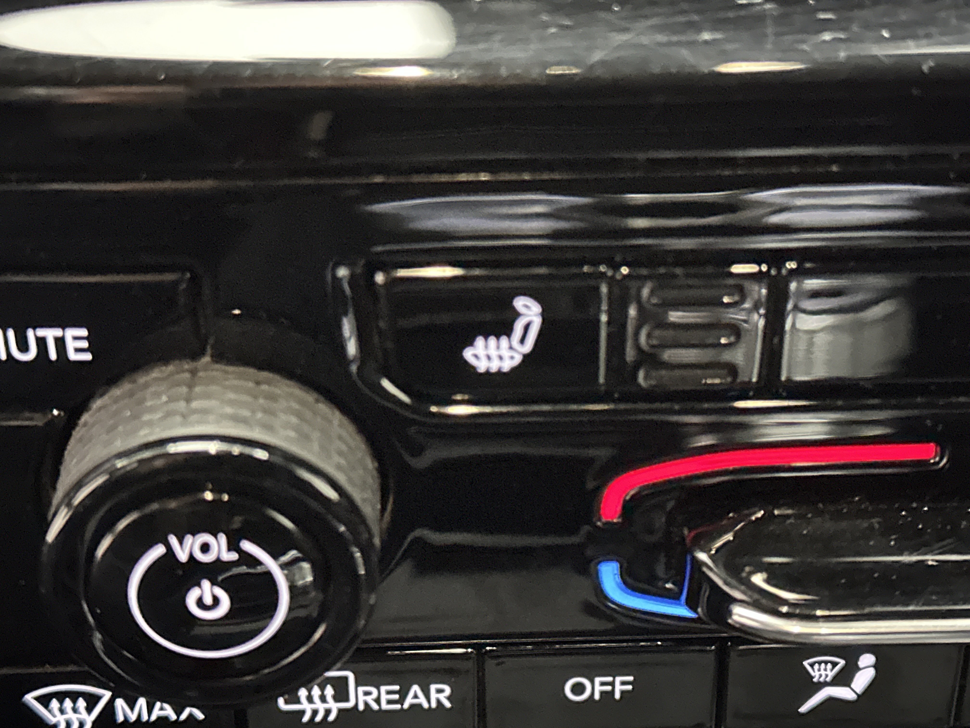 Used 2024 Jeep Grand Cherokee L Laredo image 36