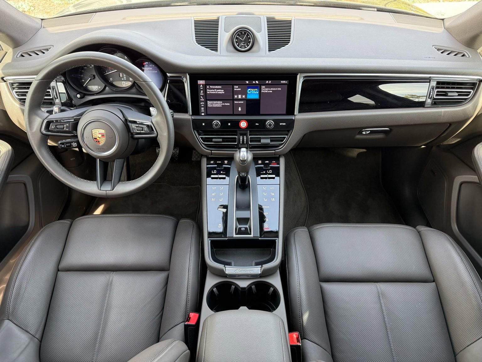 Used 2025 Porsche Macan image 14