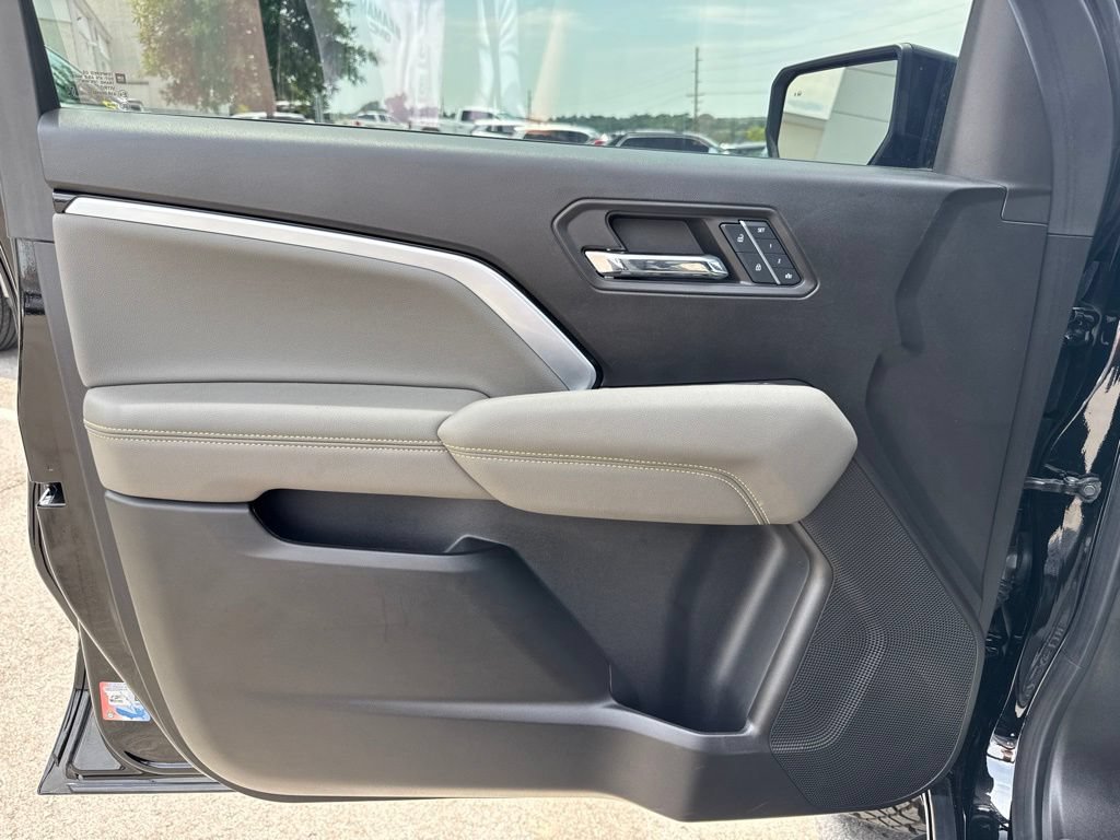 Used 2024 Chevrolet Colorado ZR2 w/ ZR2 Convenience Package III AWD/4WD image 9