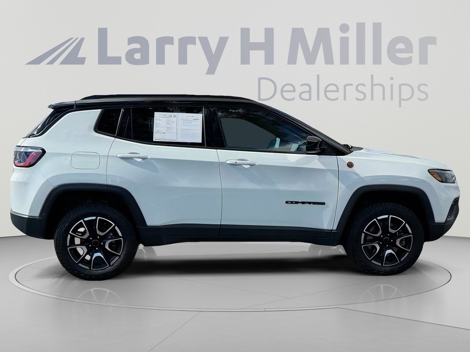 Used 2025 Jeep Compass Trailhawk AWD/4WD image 7