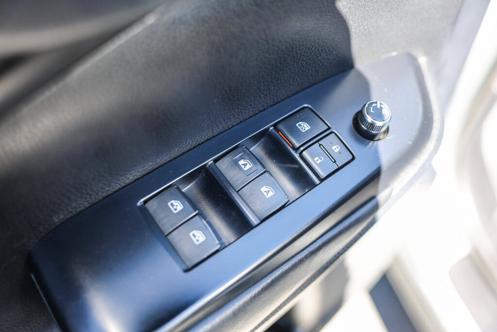Used 2019 Toyota Highlander SE FWD image 12