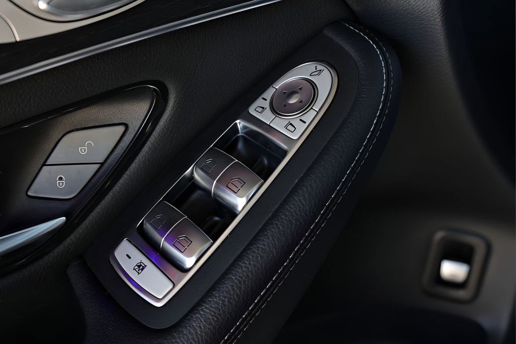 Used 2022 Mercedes-Benz GLC 300 4MATIC Coupe image 37