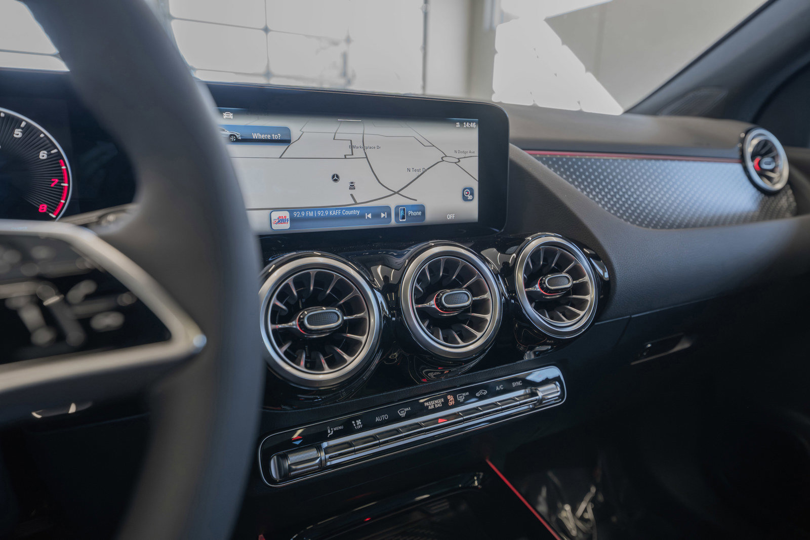 Used 2025 Mercedes-Benz GLA 250 4MATIC image 34