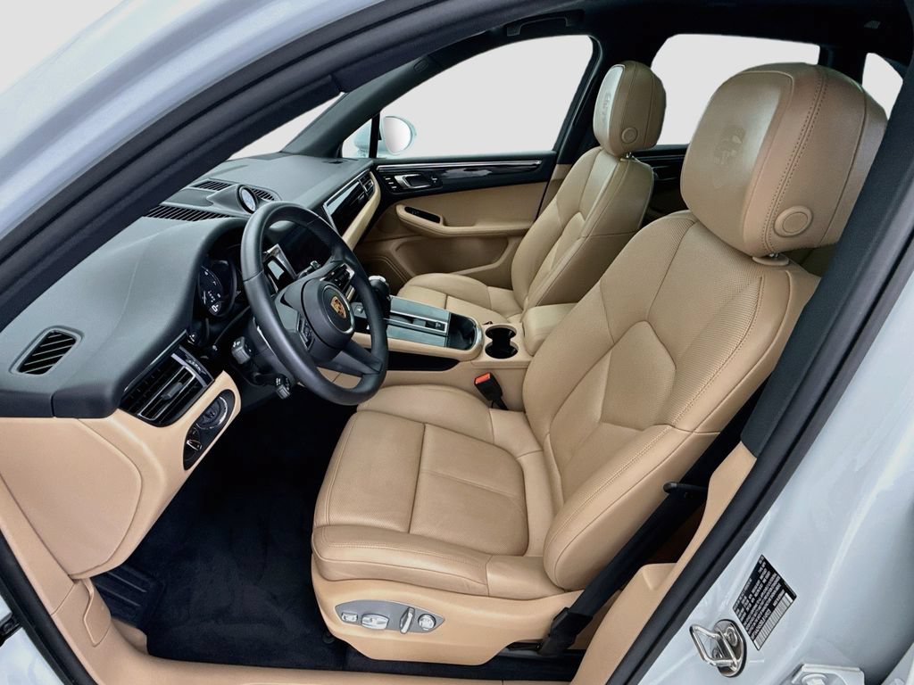 Certified 2025 Porsche Macan AWD/4WD image 5