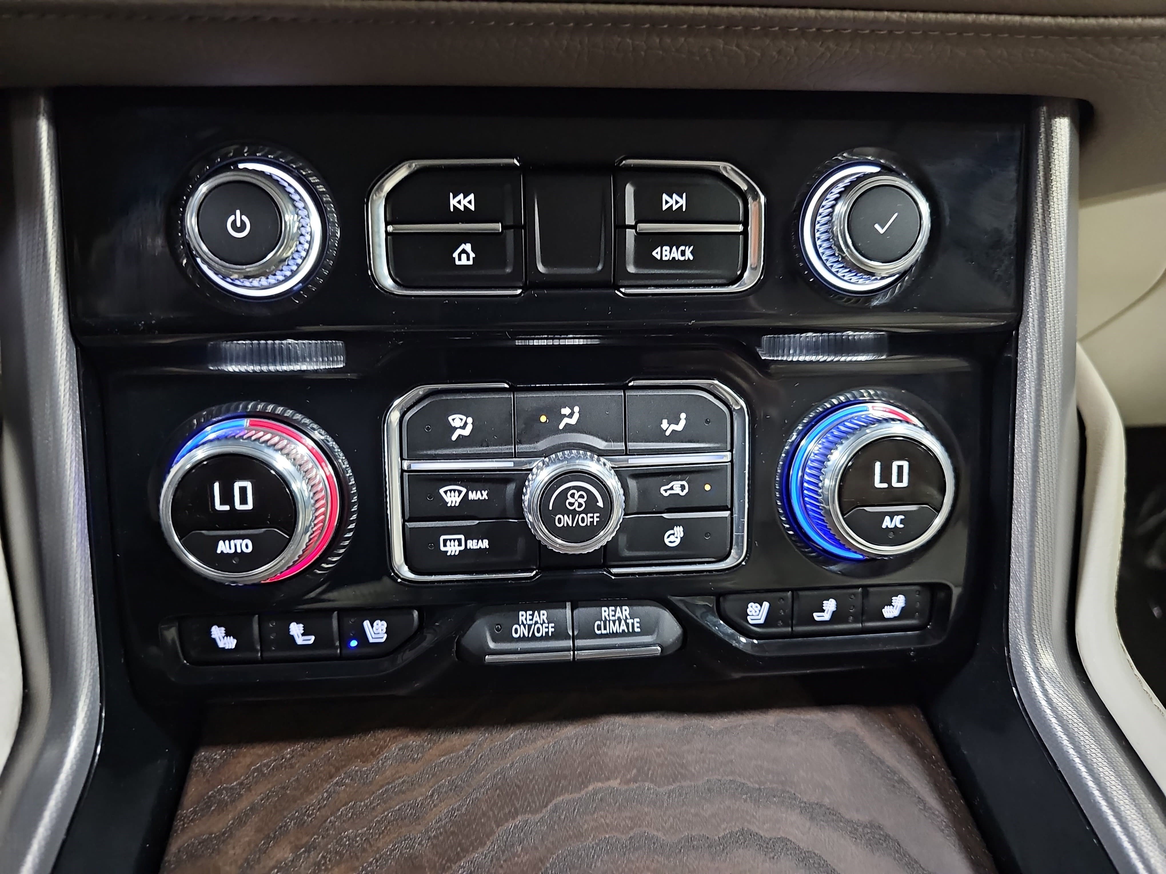 Used 2024 GMC Yukon Denali w/ Advanced Technology Package image 22