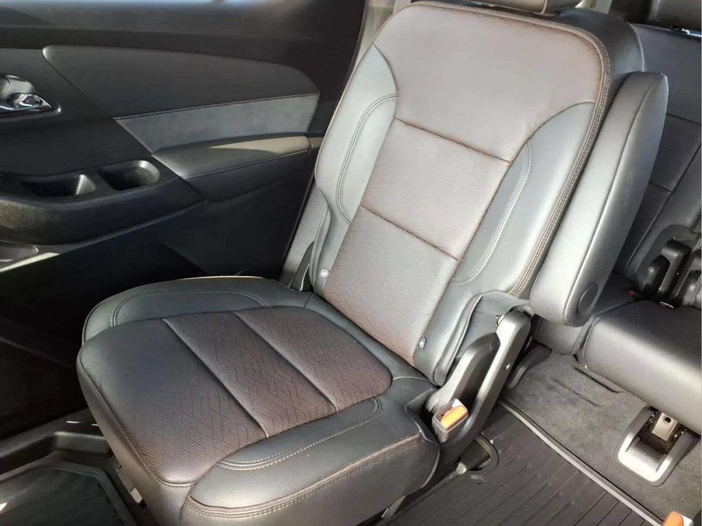 Used 2023 Chevrolet Traverse High Country AWD/4WD image 15