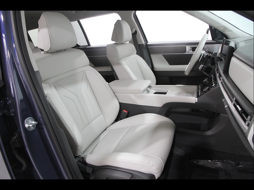 Certified 2025 Hyundai Santa Fe SEL AWD/4WD image 16
