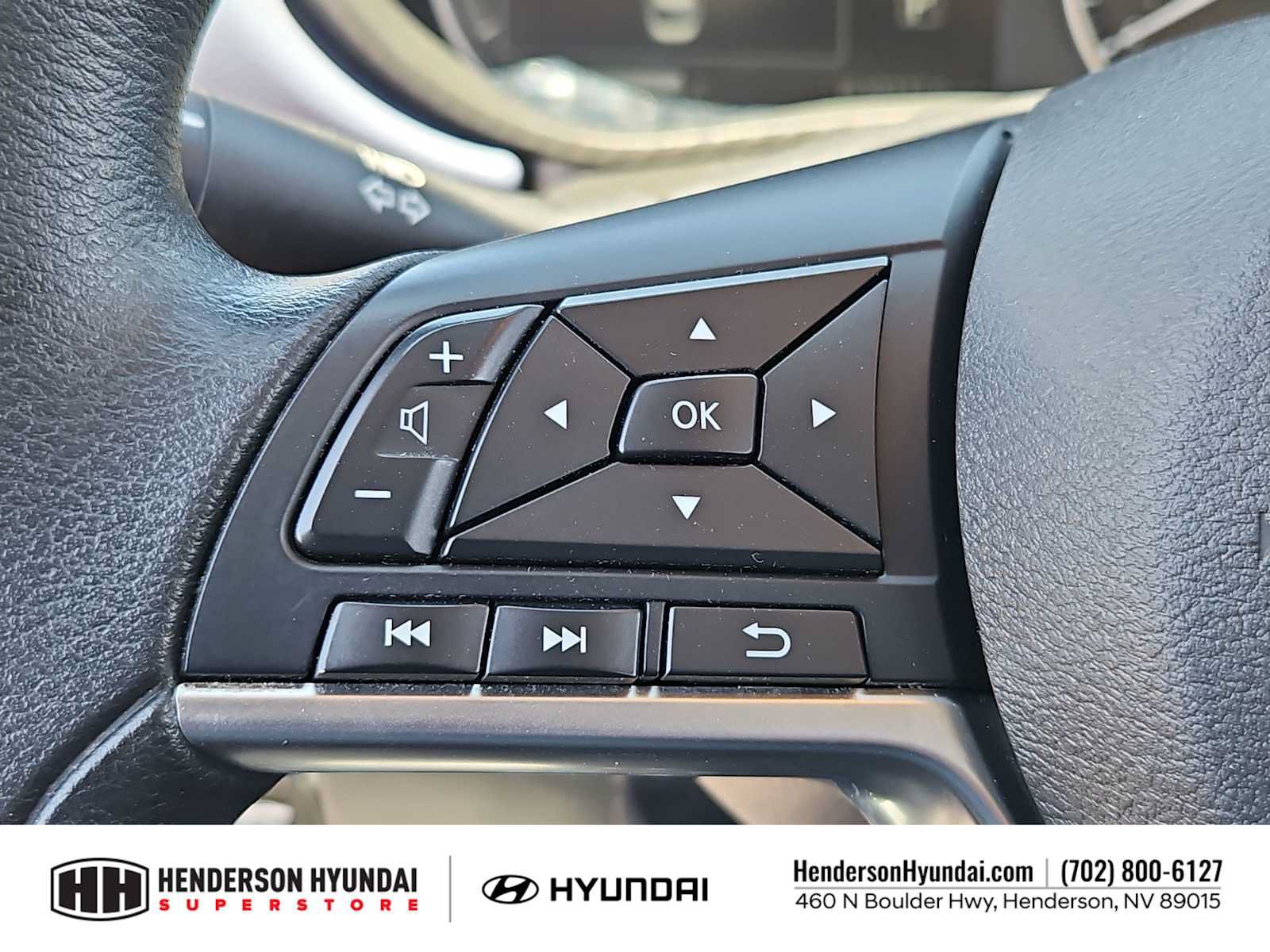 Used 2023 Nissan Versa SV FWD image 23