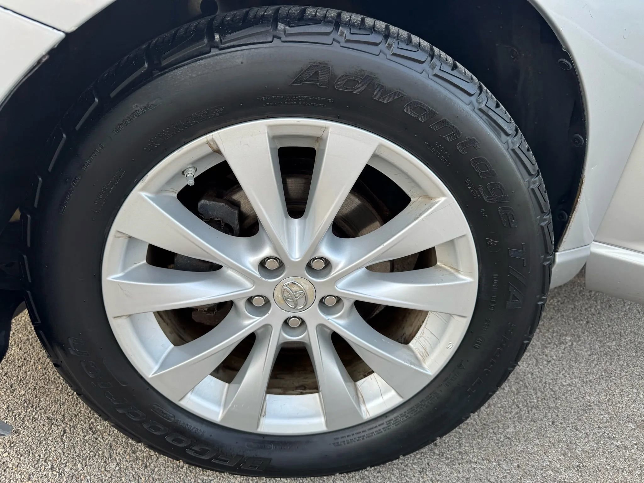 Used 2013 Toyota Venza XLE image 28