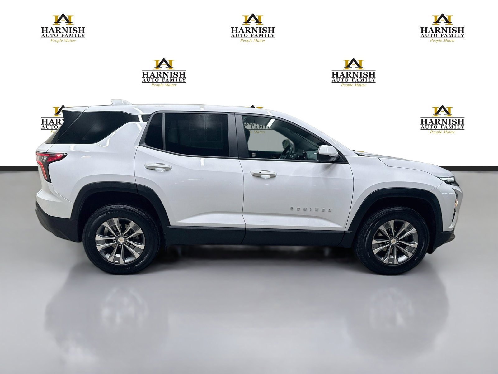 Used 2025 Chevrolet Equinox LT FWD image 4