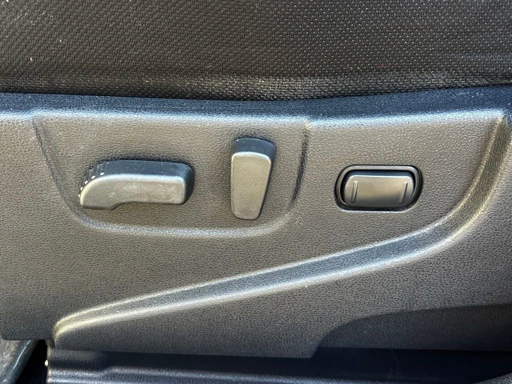 Used 2011 Nissan Rogue SV image 18