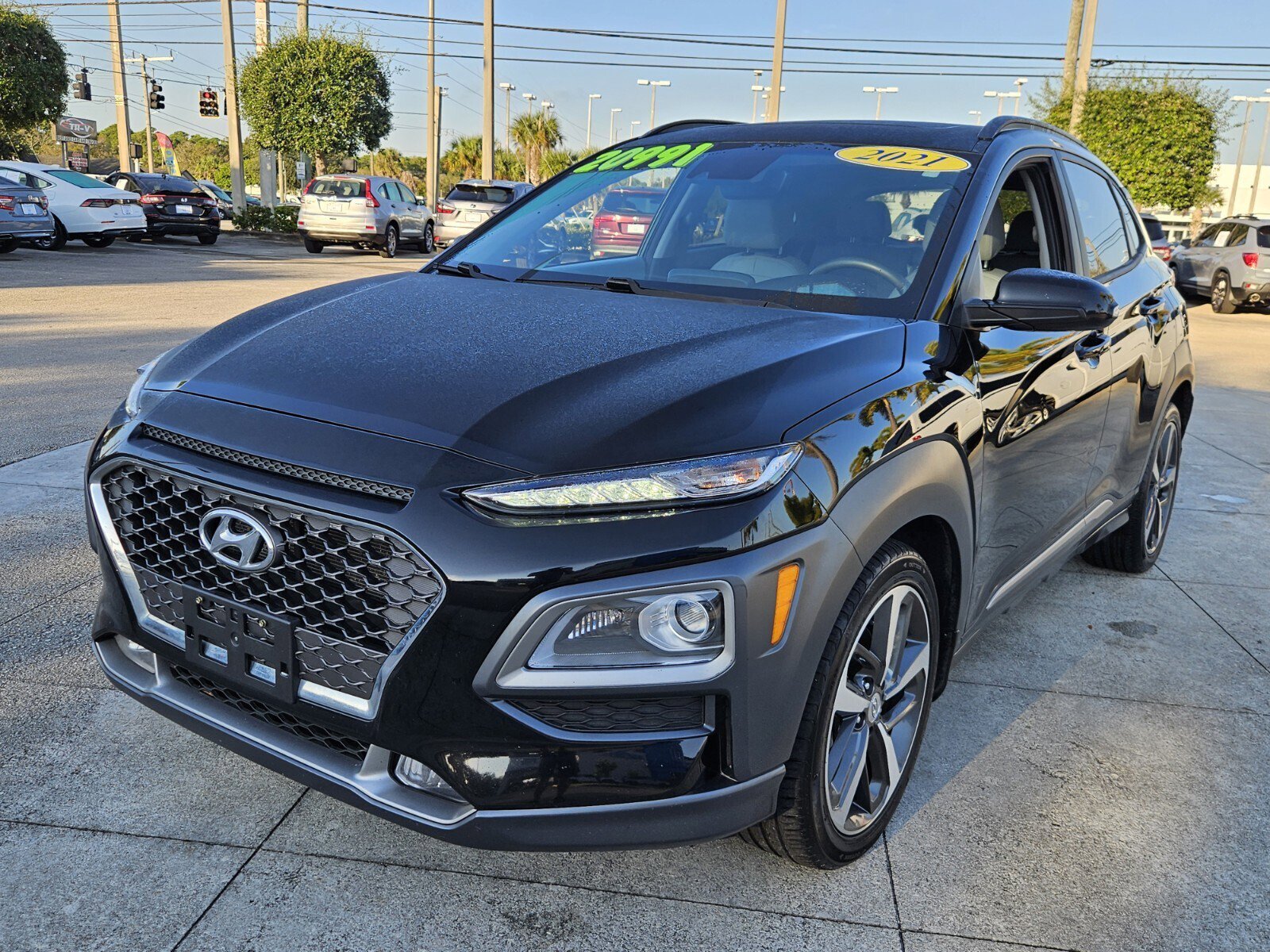 Used 2021 Hyundai Kona Limited w/ Cargo Package image 10