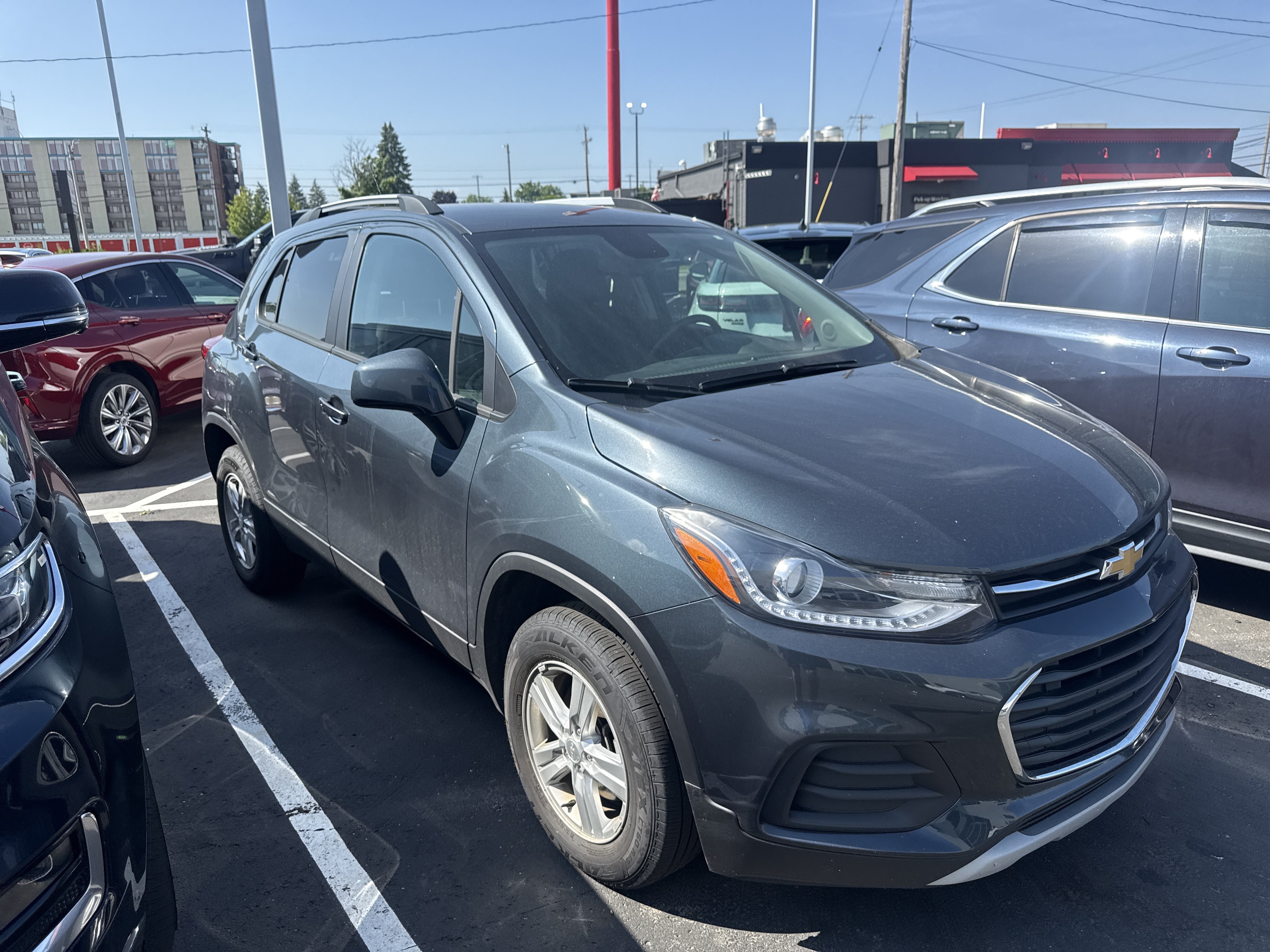 Used 2021 Chevrolet Trax LT w/ LT Convenience Package AWD/4WD image 5