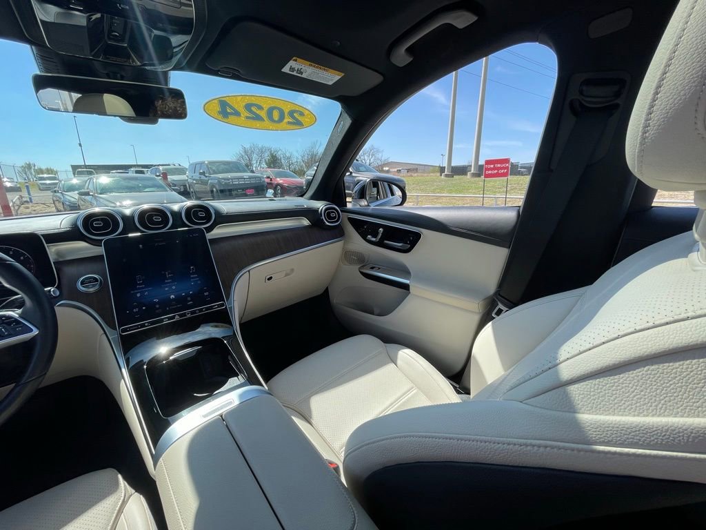 Used 2024 Mercedes-Benz GLC 300 4MATIC image 23