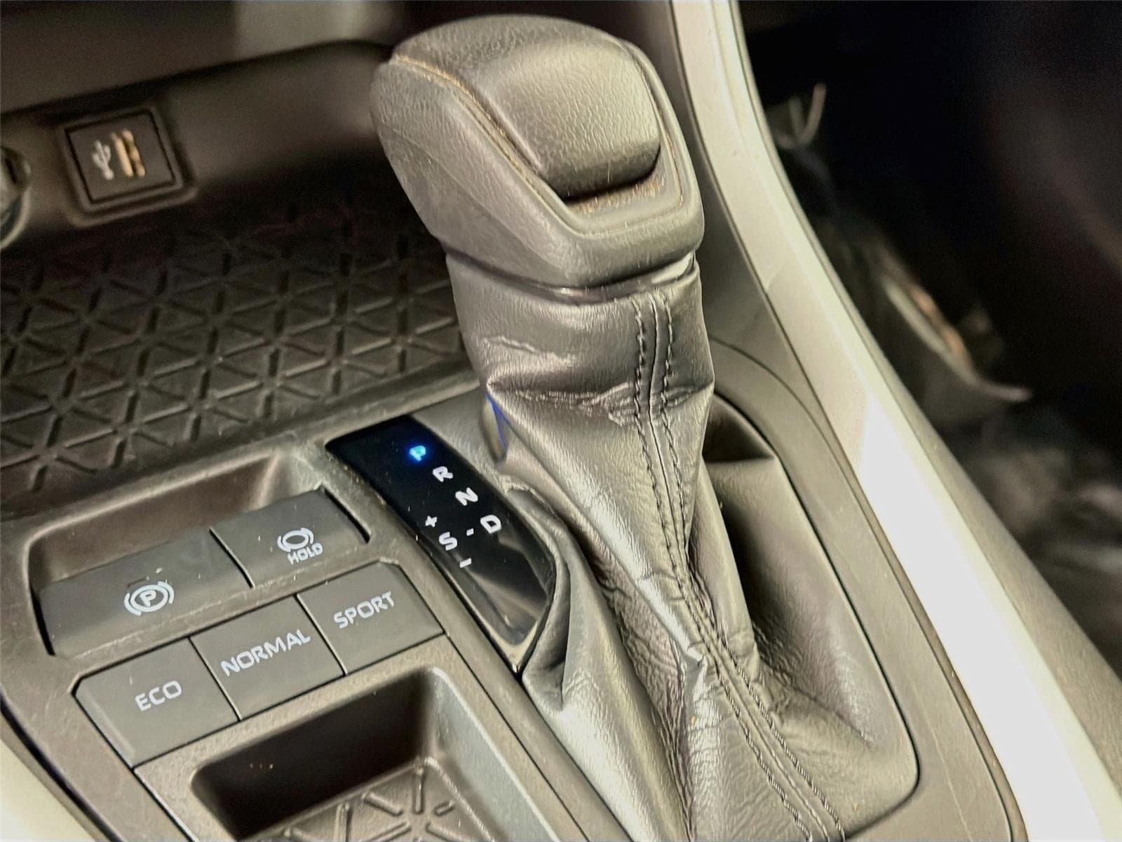 Used 2023 Toyota RAV4 XLE FWD image 19