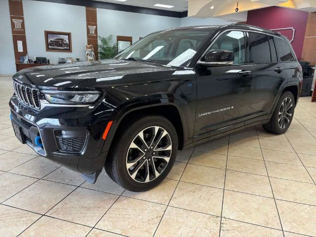Used 2022 Jeep Grand Cherokee Overland AWD/4WD image 3