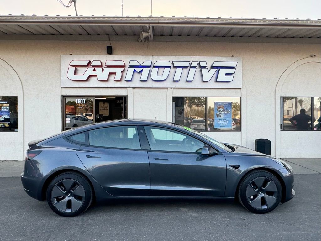 Used 2023 Tesla Model 3 Standard Range RWD image 3