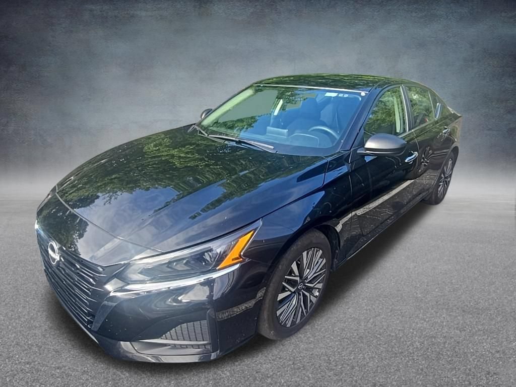Used 2025 Nissan Altima 2.5 SV FWD image 3