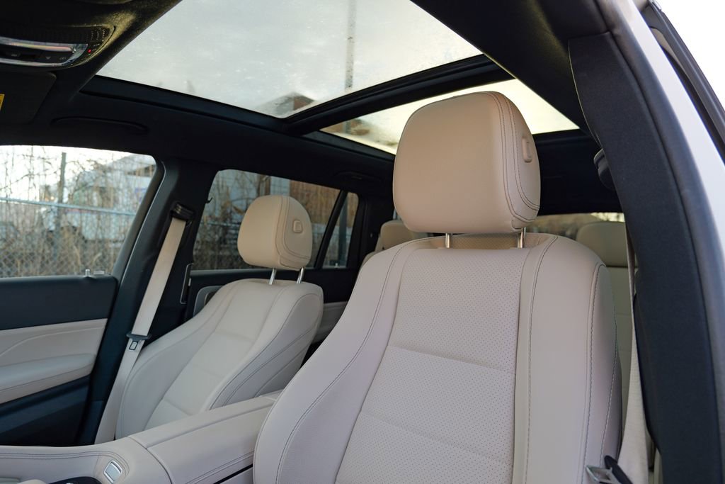Used 2025 Mercedes-Benz GLS 450 4MATIC image 24