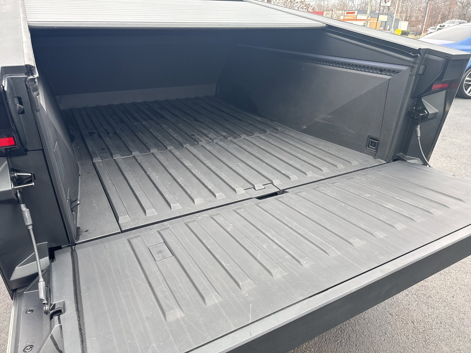 Used 2025 Tesla Cybertruck AWD Crew Cab image 8