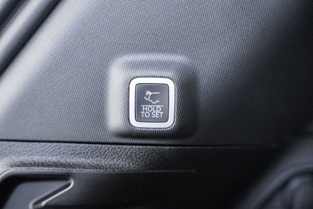 New 2025 Jeep Grand Cherokee Limited w/ Luxury Tech Group II image 11