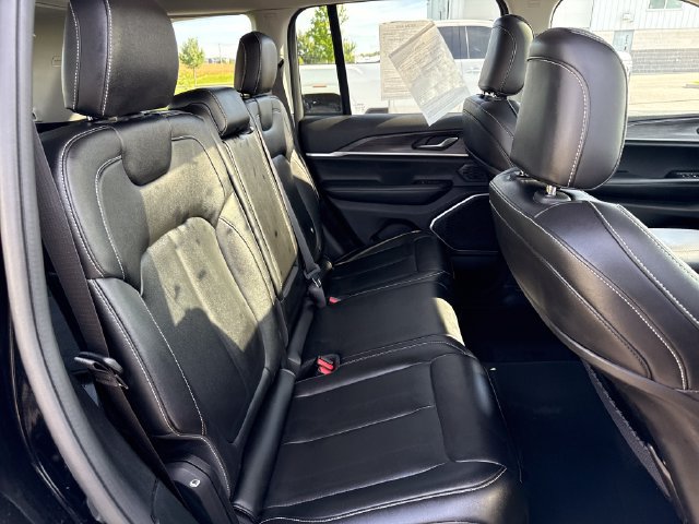 Used 2023 Jeep Grand Cherokee 4WD 4xe image 14