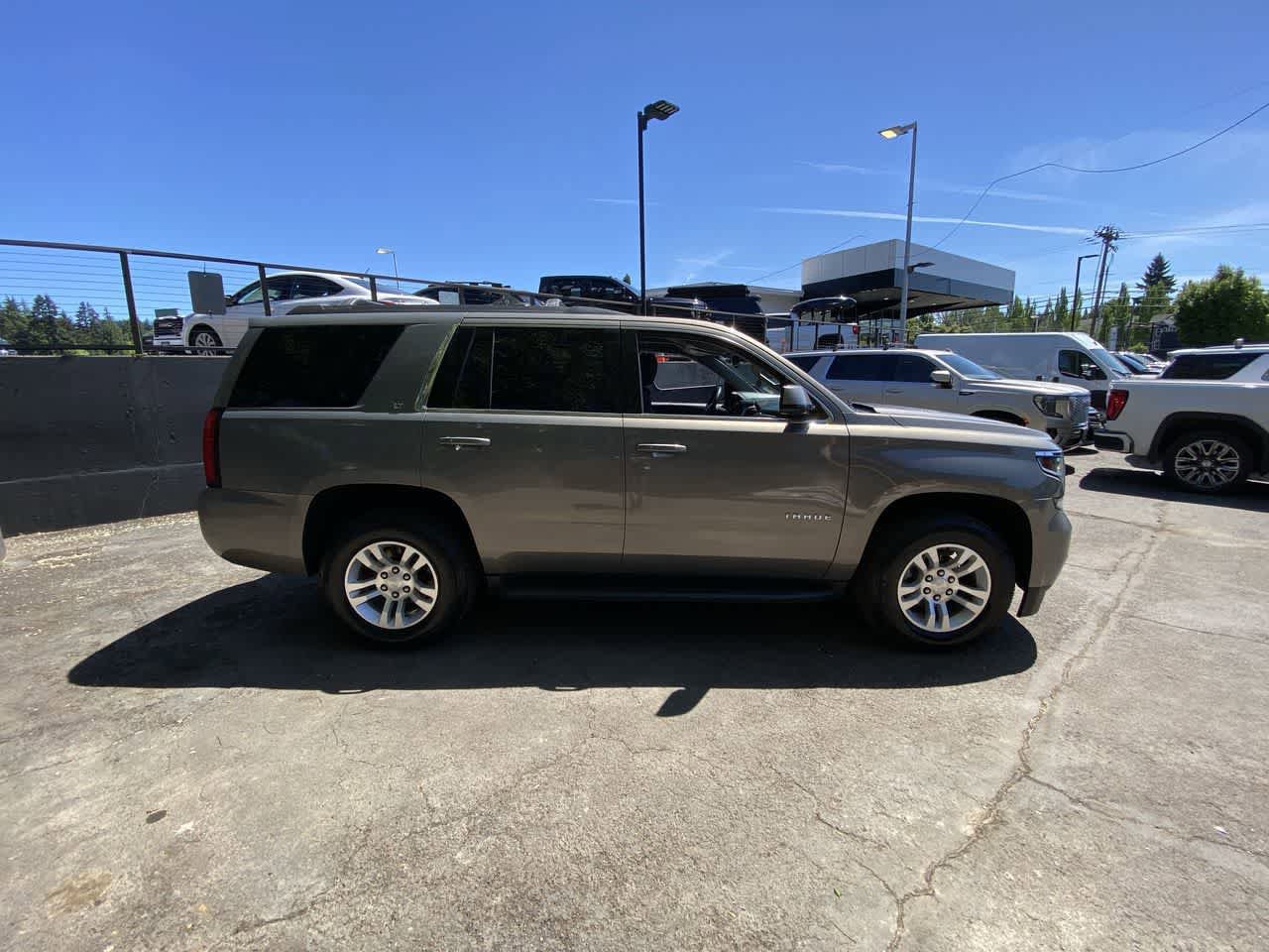 Used 2017 Chevrolet Tahoe LT w/ Luxury Package AWD/4WD image 7