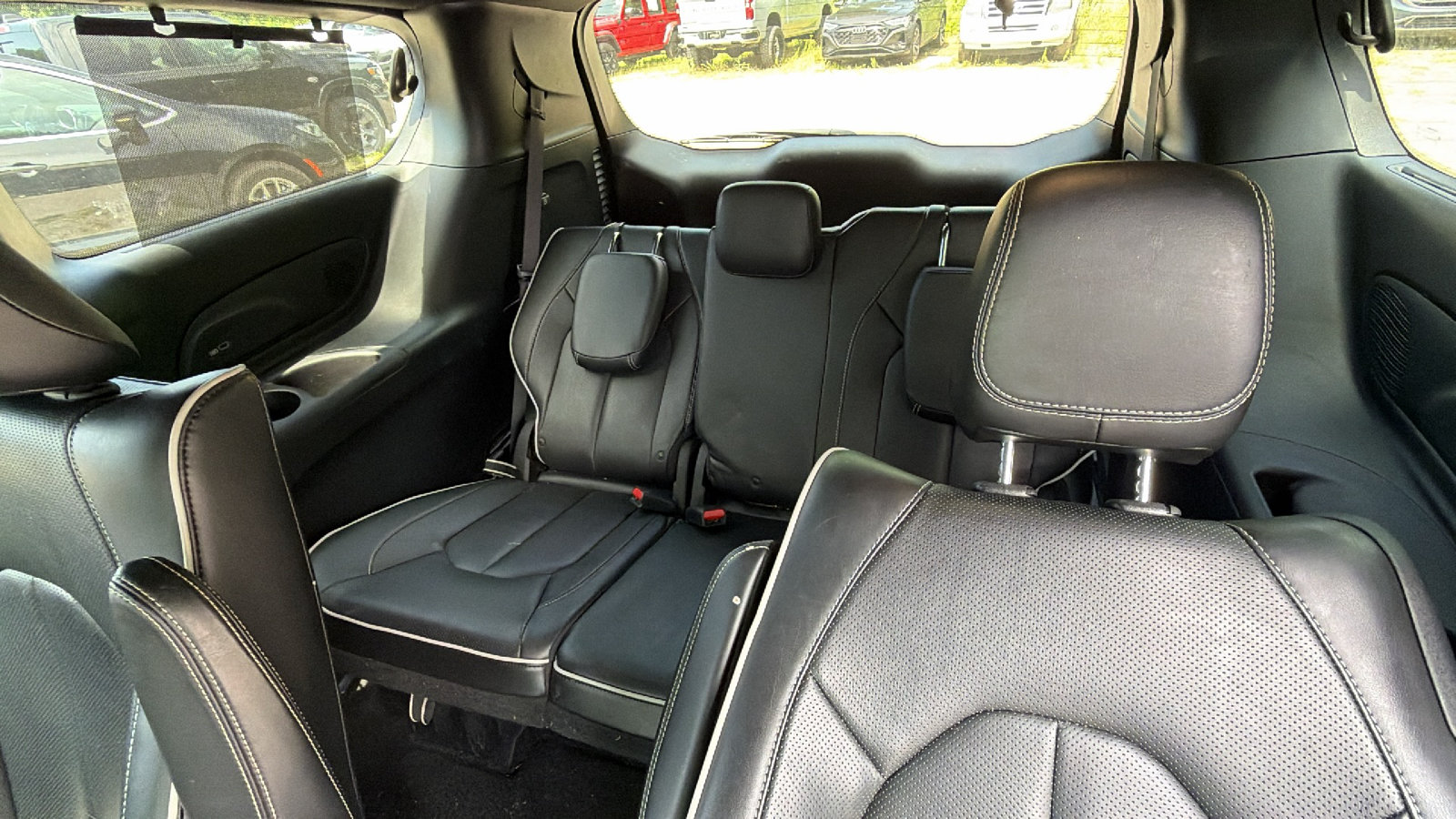 Used 2019 Chrysler Pacifica Limited w/ S Appearance Package FWD image 23