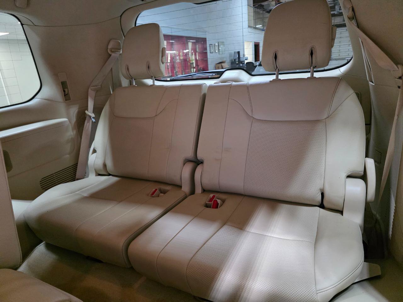 Used 2013 Lexus LX 570 4WD w/ Luxury Pkg w/Pre-crash image 21