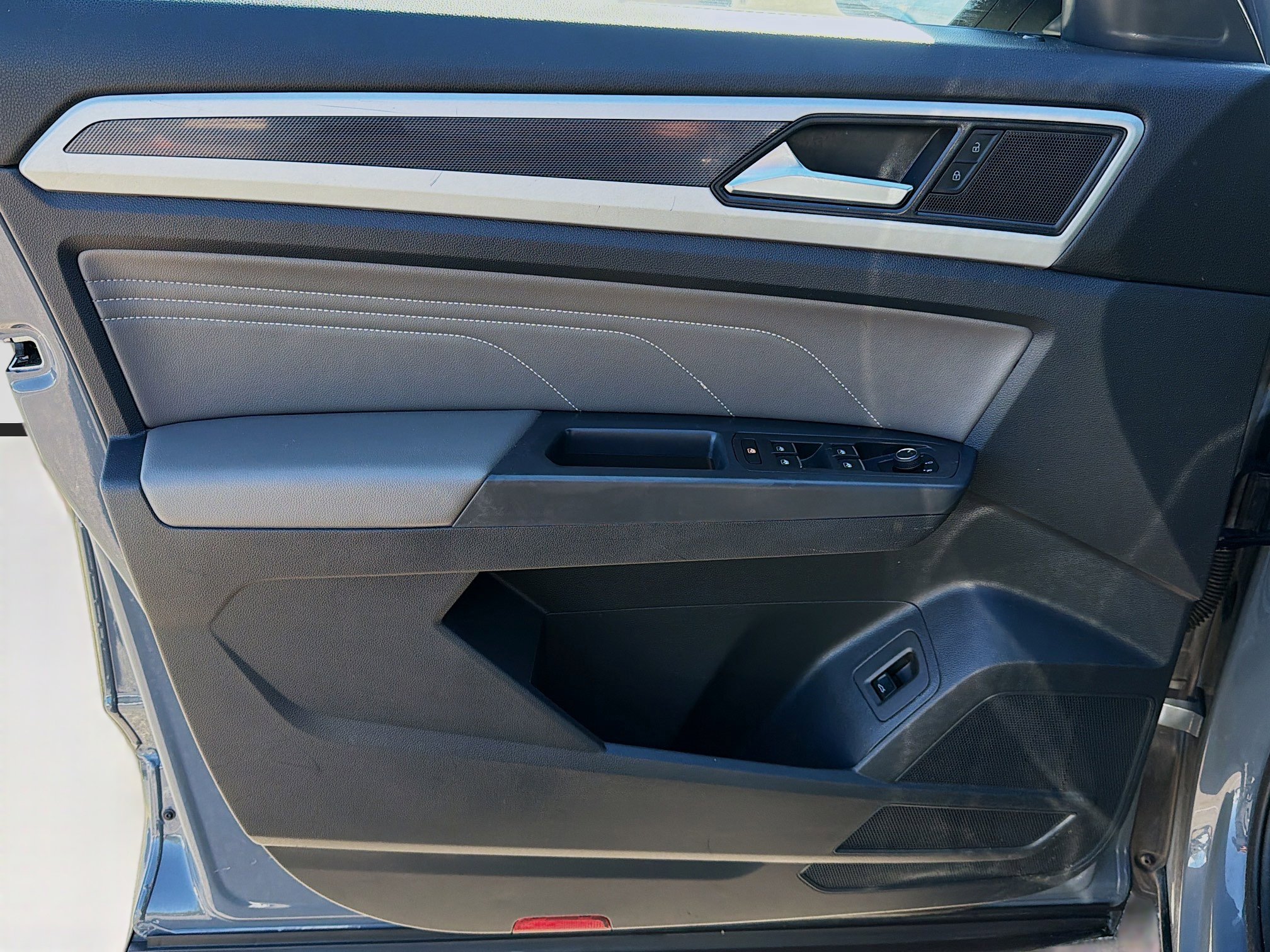 Used 2023 Volkswagen Atlas Cross Sport SEL image 22