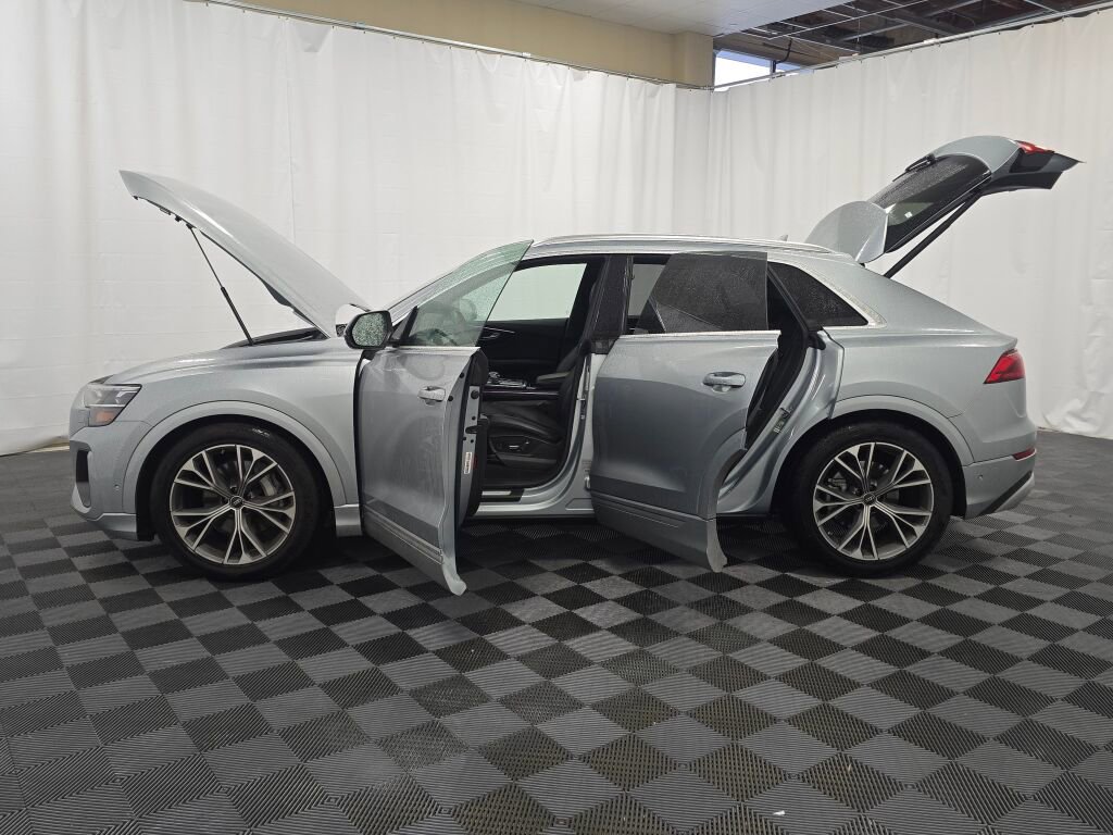 Used 2024 Audi Q8 Prestige w/ Prestige Package image 12