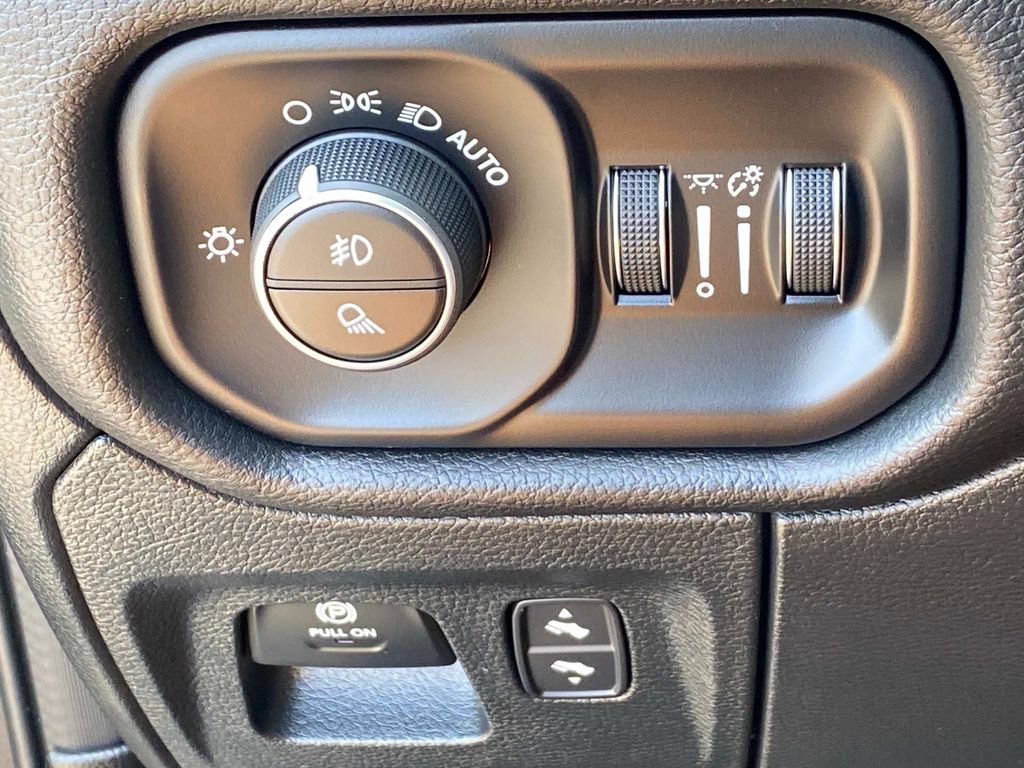 Used 2024 RAM 1500 Laramie AWD/4WD image 22