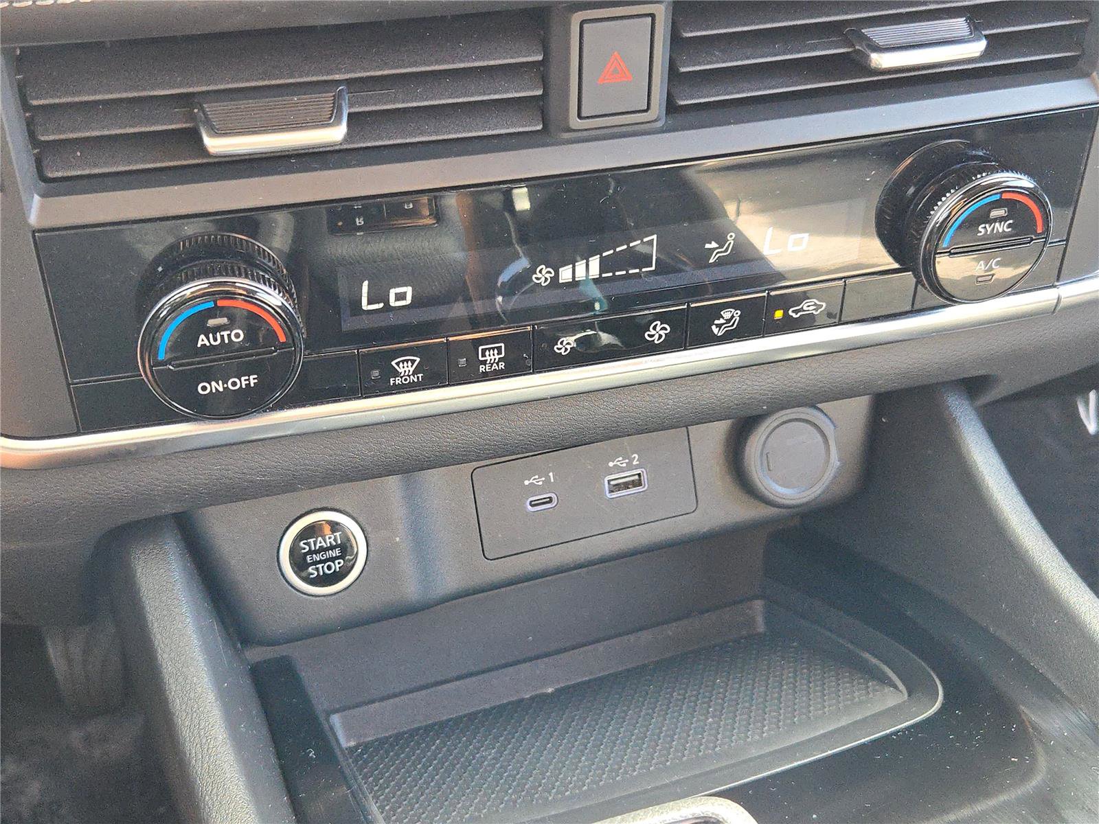 Used 2023 Nissan Rogue SV image 31