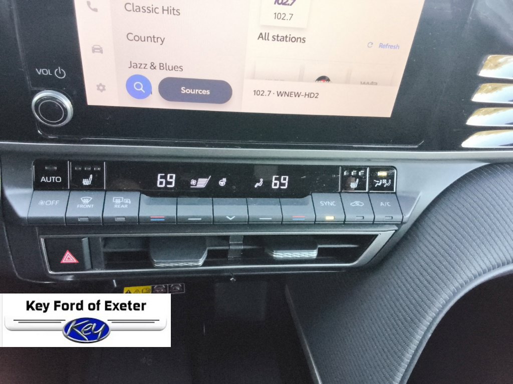 Used 2025 Toyota Camry SE w/ Convenience Package AWD/4WD image 40