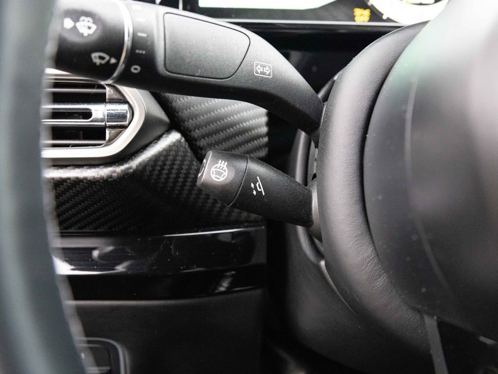 Used 2025 Aston Martin V8 Vantage Coupe image 36