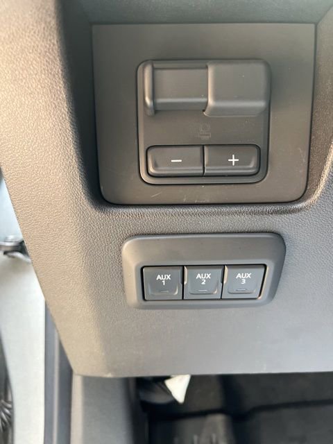 Used 2025 GMC Canyon AT4 w/ Off-Road Front Bumper Package image 14