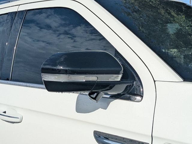 Used 2023 Lincoln Navigator L Reserve AWD/4WD image 8